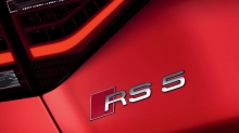 Значок RS5 на багажнике